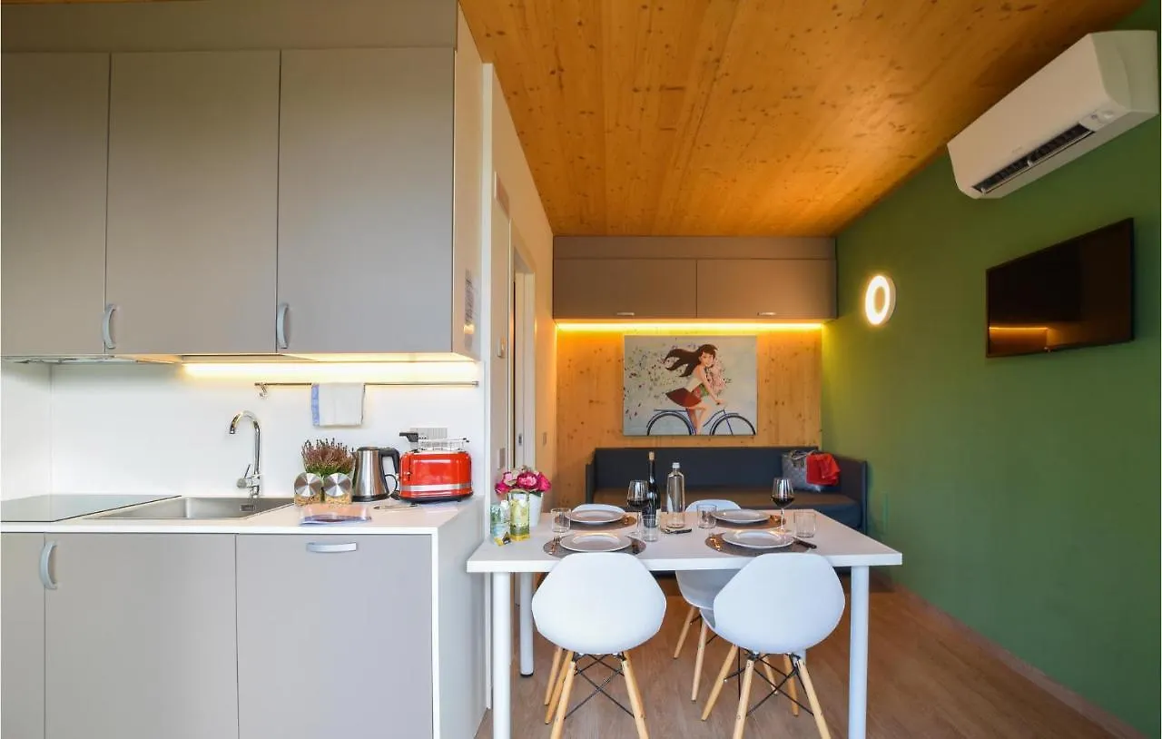 Amazing Apartment In Valeggio Sul Mincio 0*,