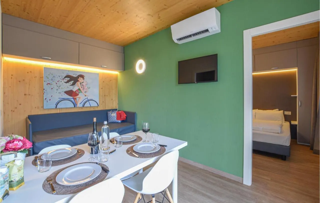 Amazing Apartment In Valeggio Sul Mincio 0*,